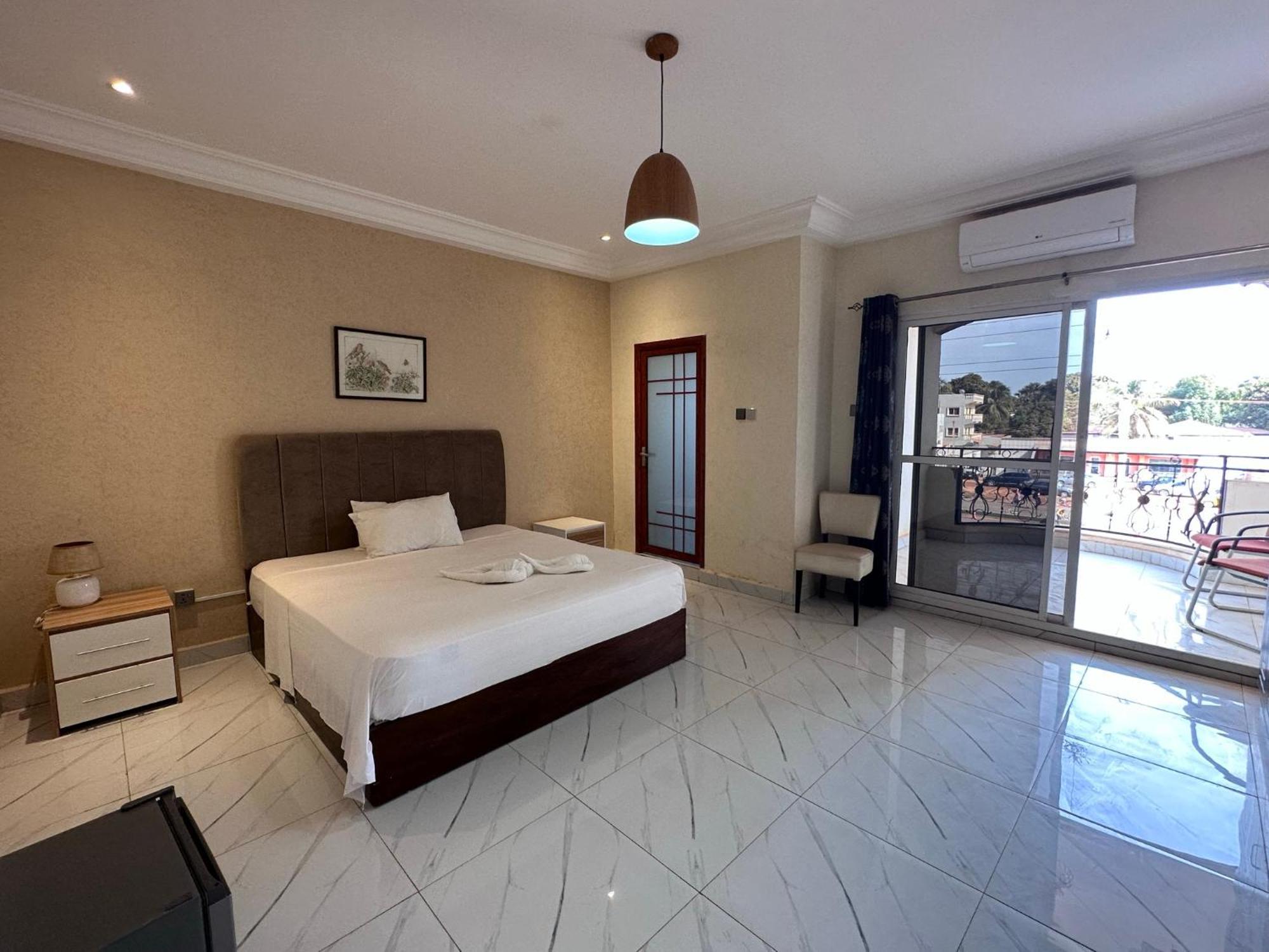 Apartments Plaza Hotel Кололи Экстерьер фото