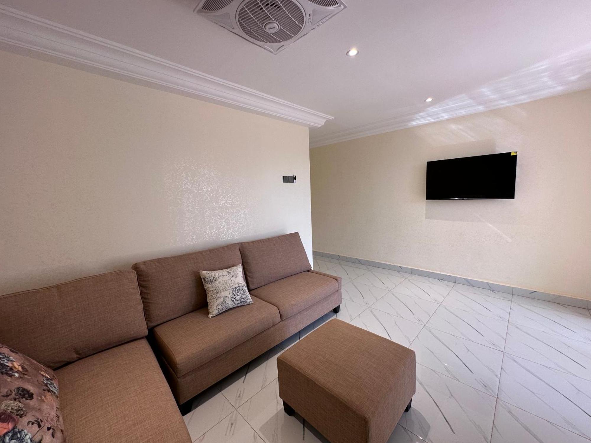 Apartments Plaza Hotel Кололи Экстерьер фото