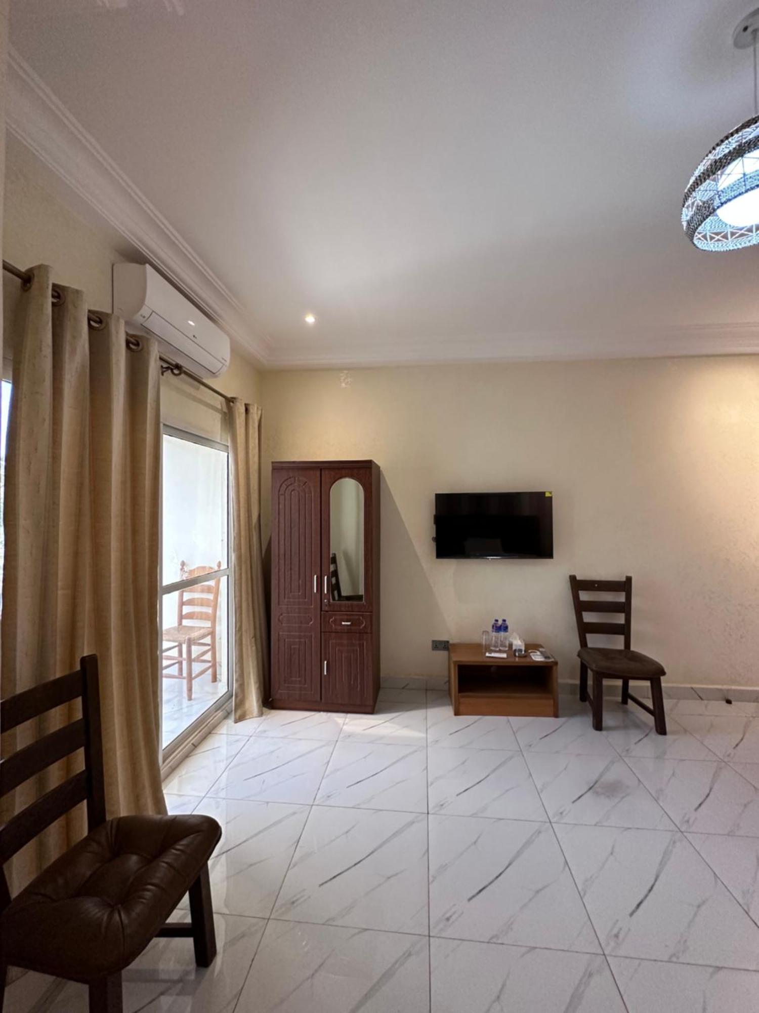 Apartments Plaza Hotel Кололи Экстерьер фото