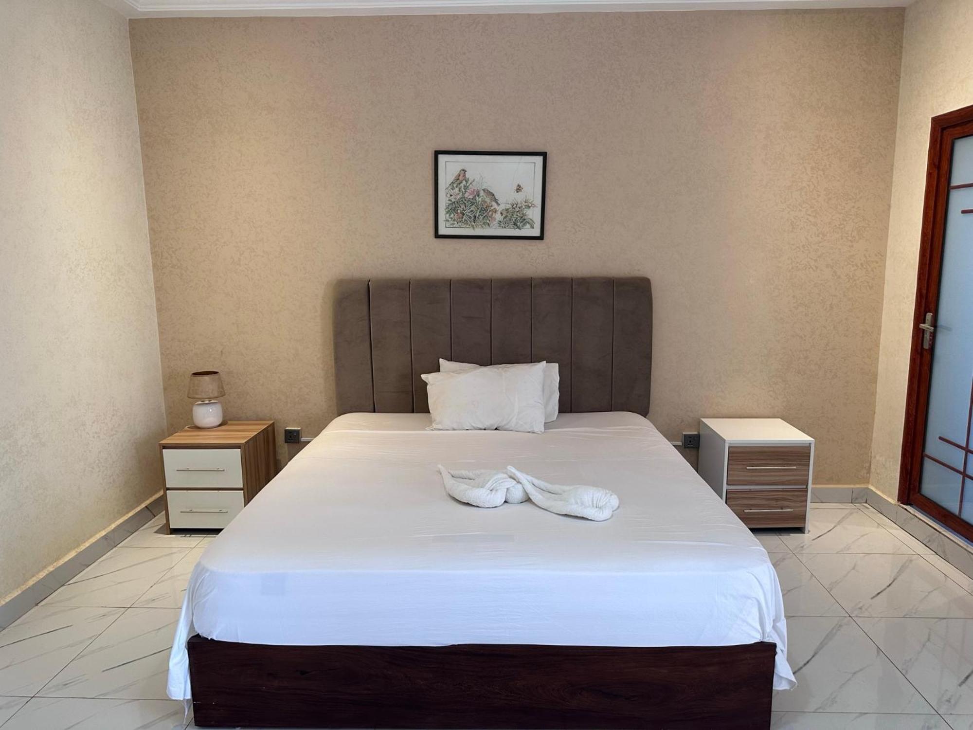 Apartments Plaza Hotel Кололи Экстерьер фото